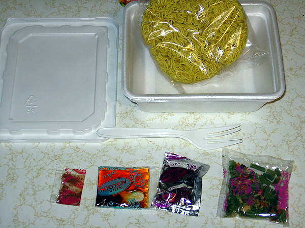 カップ麺３